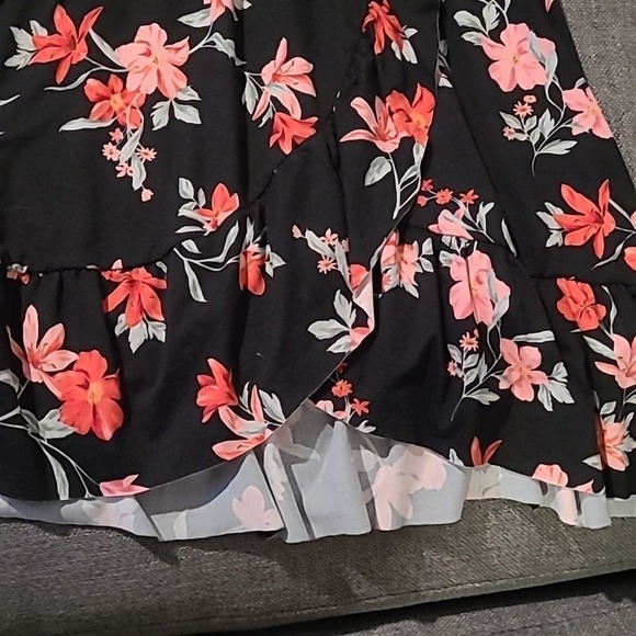 H & M Floral Dress‎ - Picture 2 of 5